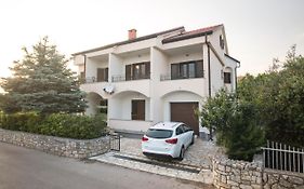 Family House With Apartments Near The Beach And City Center
